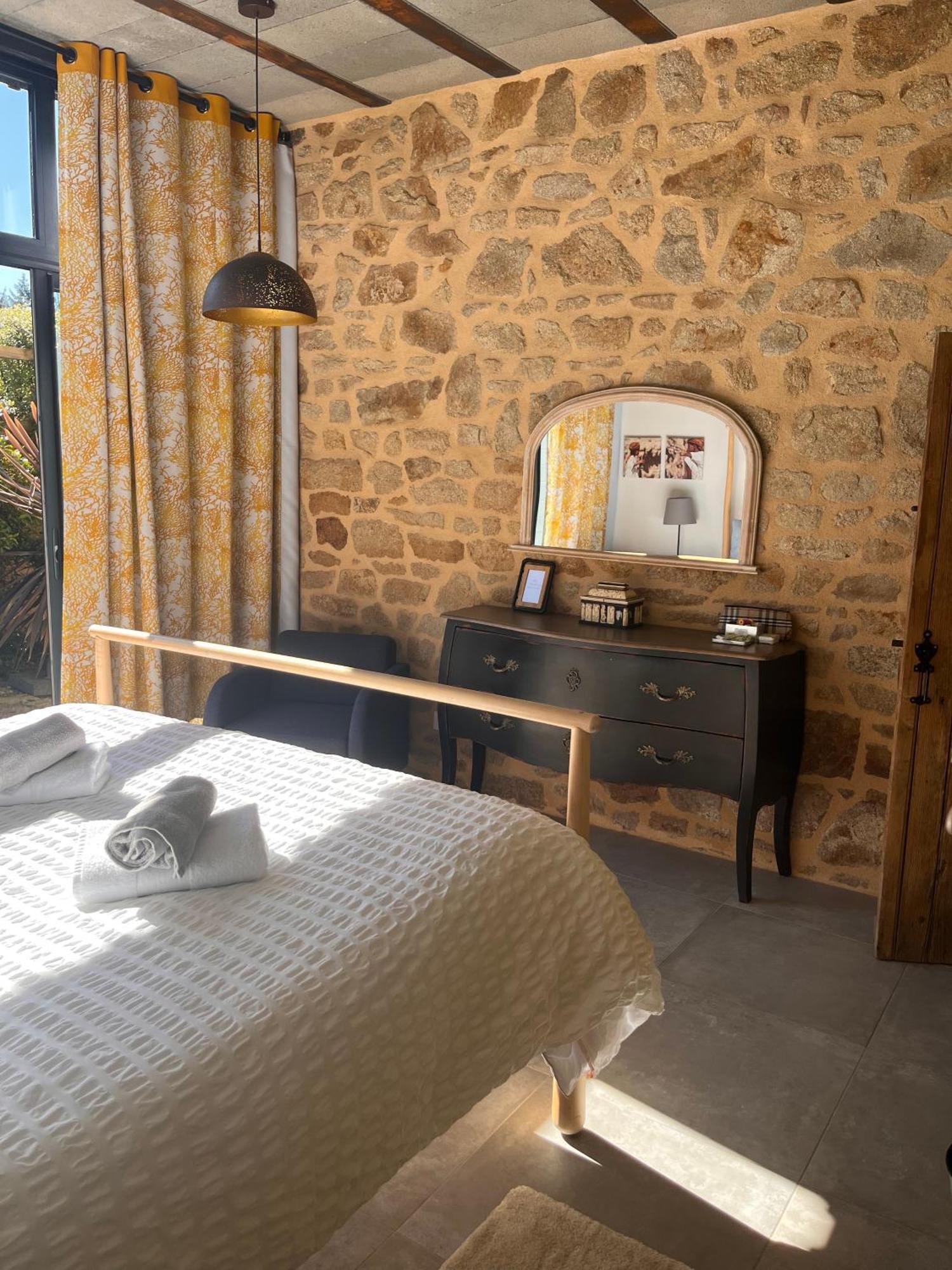 La Sellerie Bed & Breakfast Romagne  Luaran gambar